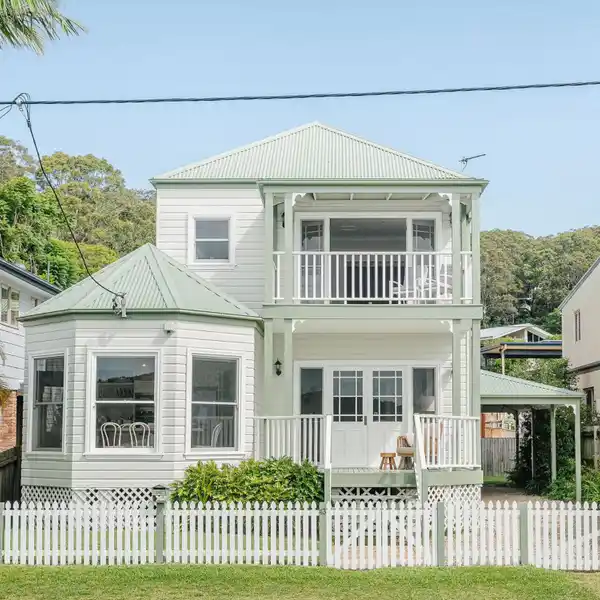 QUINTESSENTIAL BAYSIDE COTTAGE