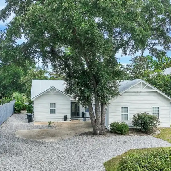 EXPERIENCE THE BEAUTY OF WATERFRONT LIVING