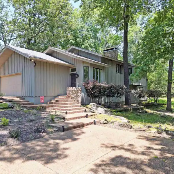 REMODELED GOLF COURSE RETREAT ON EDEN ISLE – AN ENTERTAINER’S DREAM