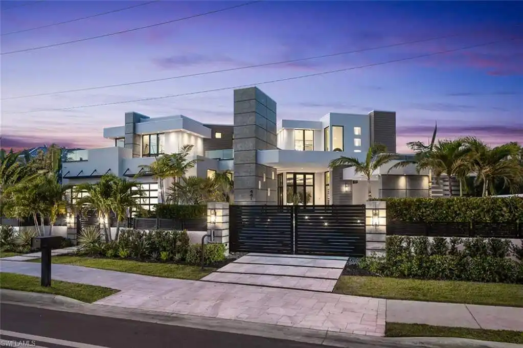 Extraordinary Sanctuary in Coveted Naples Community