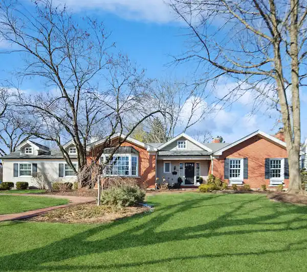 METICULOUSLY MAINTAINED NATURE LOVER'S RETREAT