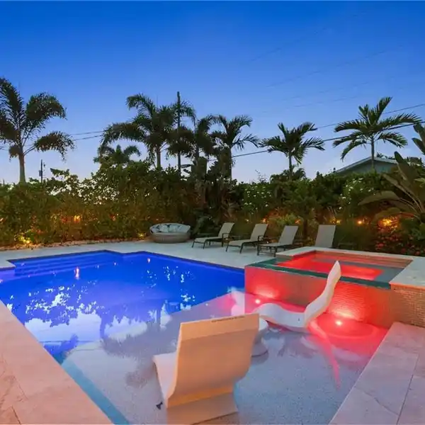 BEAUTIFULLY UPDATED HOME IN NAPLES PARK