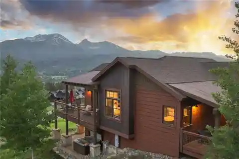 Downhill Style Cabin with Incredible Views