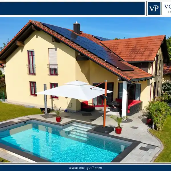 SPACIOUS HOME WITH WARM AMBIENCE