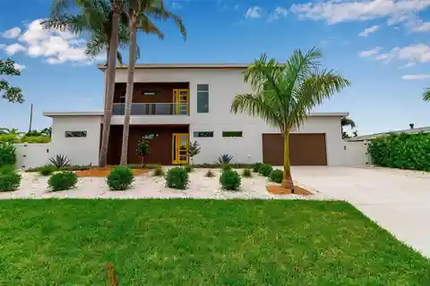 Newly Built Residence Ideally Located
