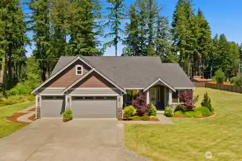Idyllic Living on Five Acres