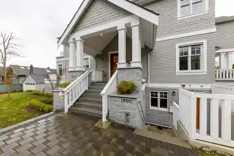 Two-level Townhome in a Stratified Triplex