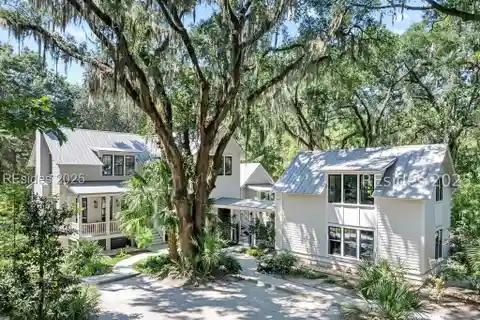 Timeless Lowcountry Beauty Meets Contemporary Elegance