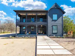 Stunning Victorian Estate in Manor