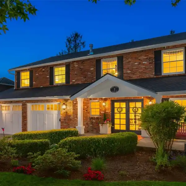 TIMELESS ELEGANCE IN COVETED NEWPORT SHORES