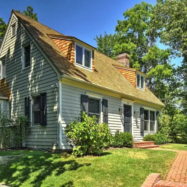 BEAUTIFULLY RENOVATED CHARMING COTTAGE