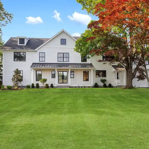 STATE-OF-THE-ART NEW CONSTRUCTION HOME