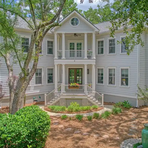 LOWCOUNTRY CHARM WITH MODERN CONVENIENCES