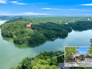 Stunning Renovated Retreat on Deep Water