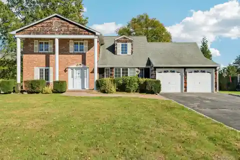 Classic Colonial in Coveted Castle Section