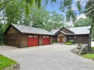 Lakefront Luxury Retreat with Panoramic Views
