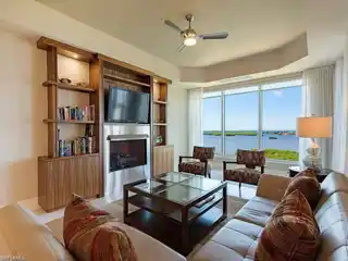 Beautifully Appointed Sky Home