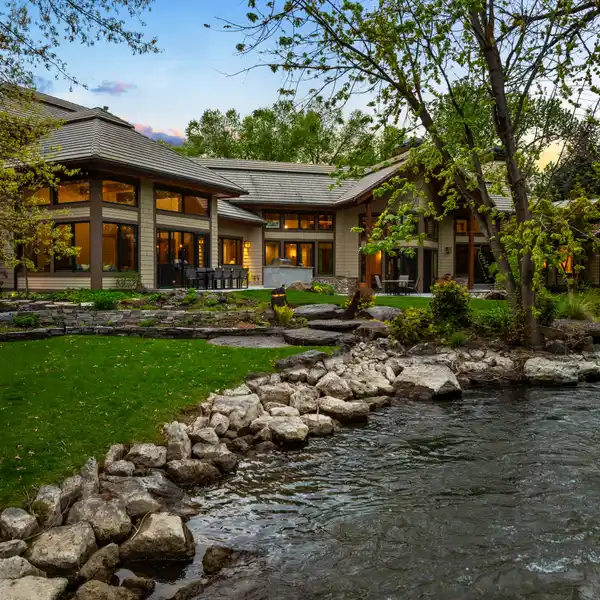 WATERFRONT EAGLE ESTATE