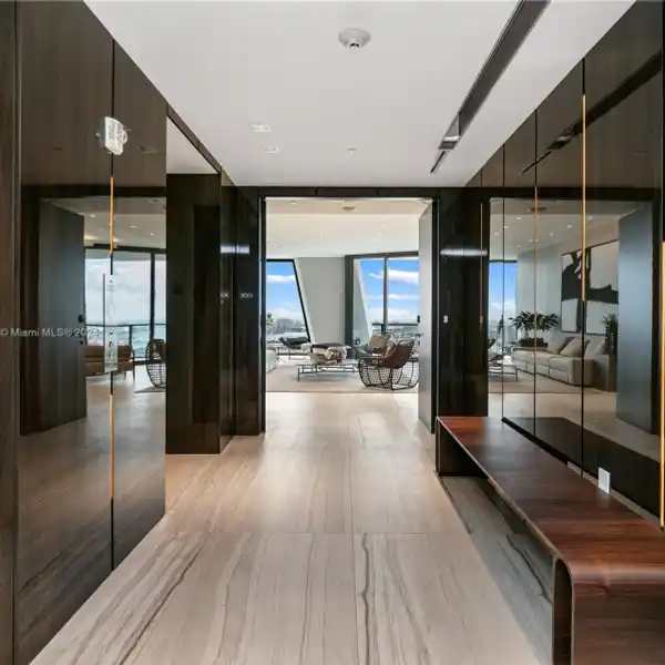 UNIQUE CORNER RESIDENCE AT ONE THOUSAND MUSEUM