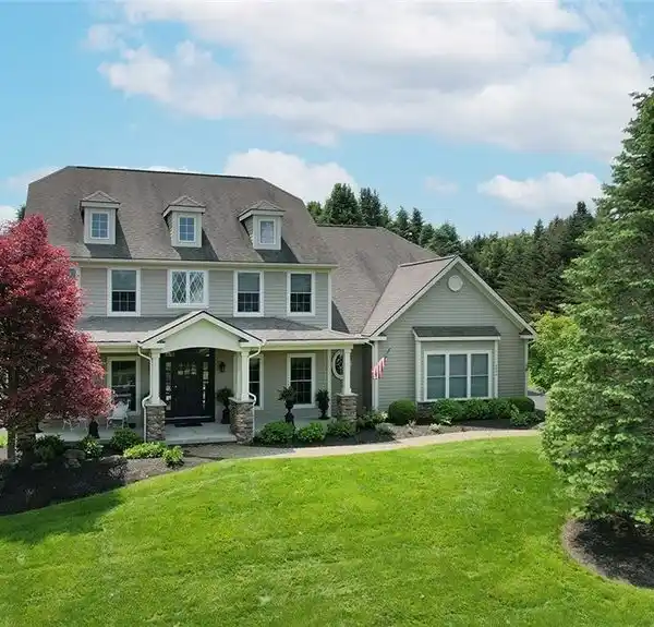 BEAUTIFULLY DESIGNED AND CONSTRUCTED TRANSITIONAL