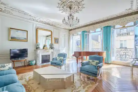 Elegant South-Facing Apartment with Continuous Balcony