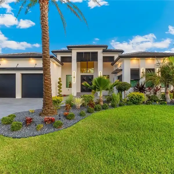 REFINED COASTAL LUXURY