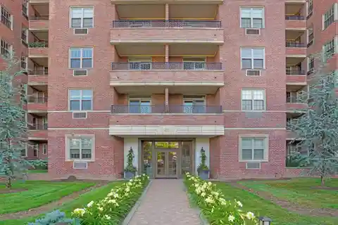 Prime In-Town Living at the Town & Country