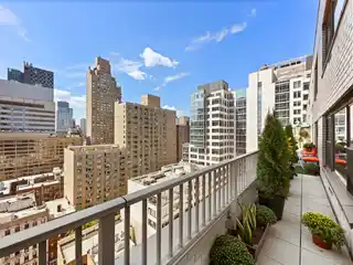High-Floor Light-Filled Home with Big Terrace