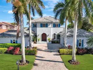 Master Suite Retreat with Spa Bath, Bay Window