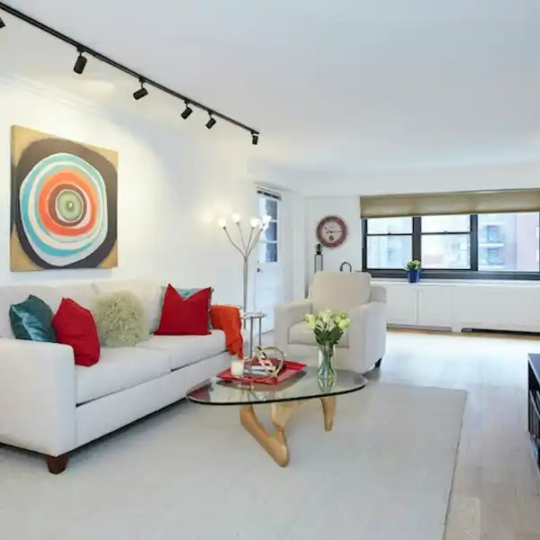 RENOVATED TWO BEDROOM CONDO WITH BALCONY & ROOFTOP DECK