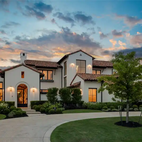 LUXURY RESORT-STYLE LIVING IN GATED GRANADA