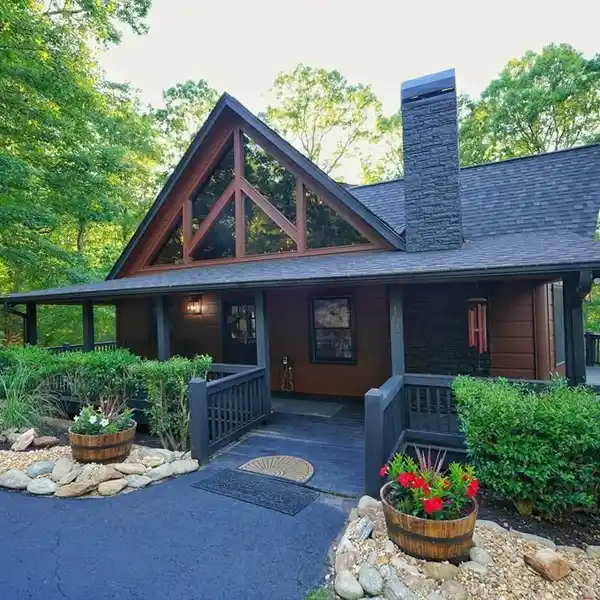 BLUE RIDGE BEAUTY WITH SPA-INSPIRED TOUCHES