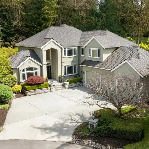 NORTHWEST-INSPIRED LUXURY AND COMFORT
