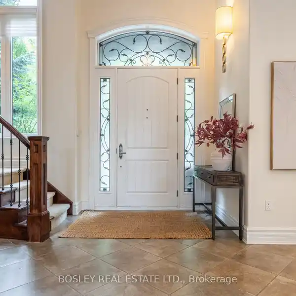 SPACIOUS CUSTOM BUNGALOFT IN OLD ANCASTER