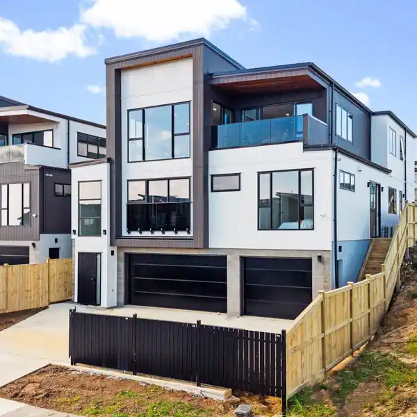 DISTINGUISHED FLATBUSH ESTATE WITH TRIPLE GARAGE