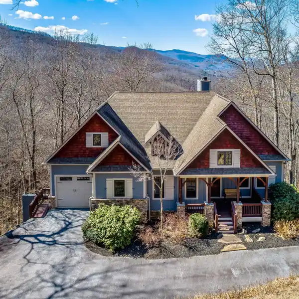 IDEAL MOUNTAIN RETREAT