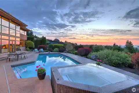 Timeless Contemporary with Gorgeous Panoramic Views