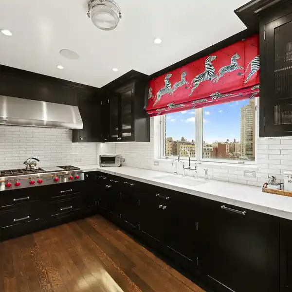 METICULOUSLY RENOVATED HOME IN A DISTINGUISHED PRE-WAR COOPERATIVE