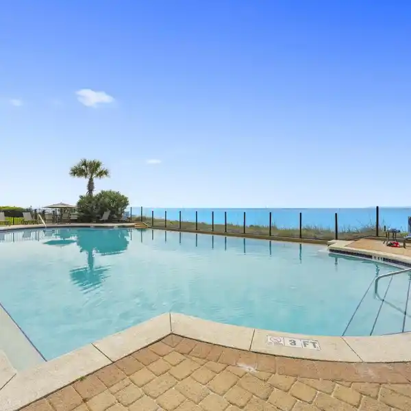 TASTEFULLY APPOINTED UPDATED CONDO AT ADAGIO IN BLUE MOUNTAIN BEACH
