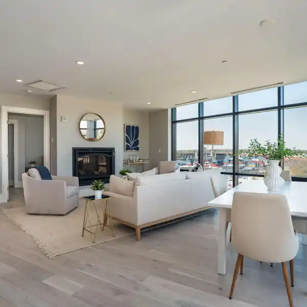 PENTHOUSE PROPERTY WITH LUXURIOUS APPOINTMENTS