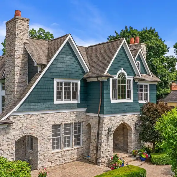 EXCEPTIONAL HOME WITH BREATHTAKING VIEWS OF QUARTON LAKE