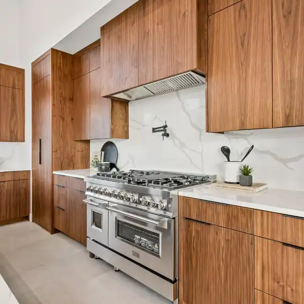 CUSTOM LUXURY HOME IN THE EXCLUSIVE CATALINA FOOTHILLS
