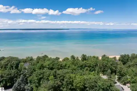 Private Retreat on the Shores of Grand Traverse Bay