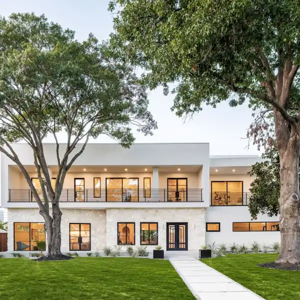 STUNNING NEW BUILD WITH CHEF’S KITCHEN AND EXPANSIVE ENTERTAINMENT AREA