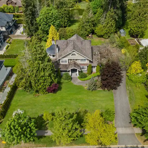 TIMELESS SHAUGHNESSY-INSPIRED ESTATE RESIDENCE