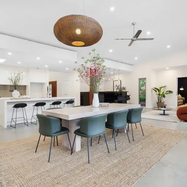 MASTERFULLY EXECUTED BLEND OF CONTEMPORARY ARCHITECTURE AND RESORT-STYLE LIVING