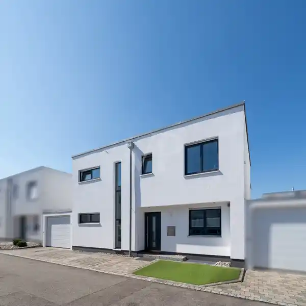 UPSCALE MODERN RESIDENCE