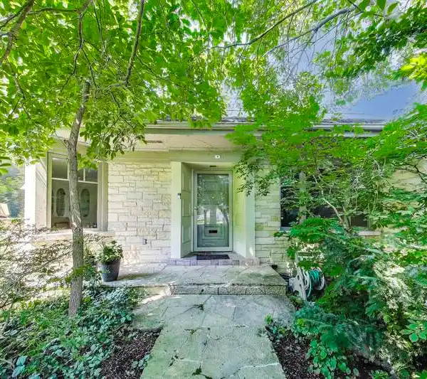 UNIQUE LIGHT-FILLED RANCH HOME