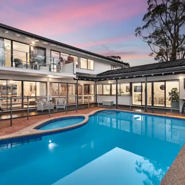 IMMACULATELY APPOINTED HOME