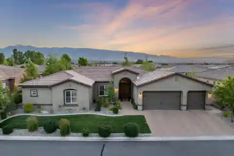 Bright and Open Home in Saddle Ridge